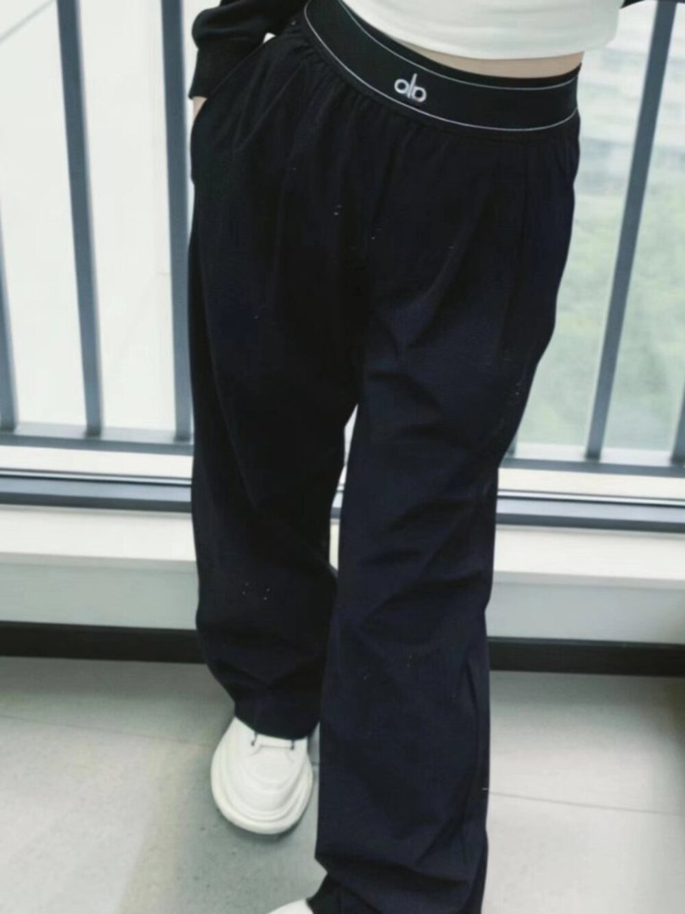 NWT 💗Black ALO Yoga  Straight-Leg Trouser Pants🤭Authentic (Length:30" Inseam) - Picture 7 of 9